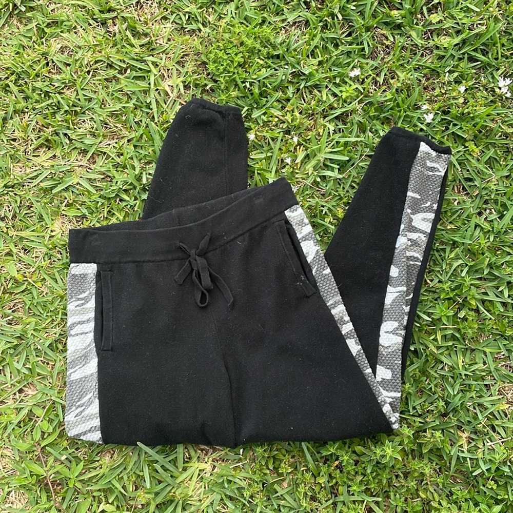 [Monrow] Black/Camo Knit Joggers - Size Small